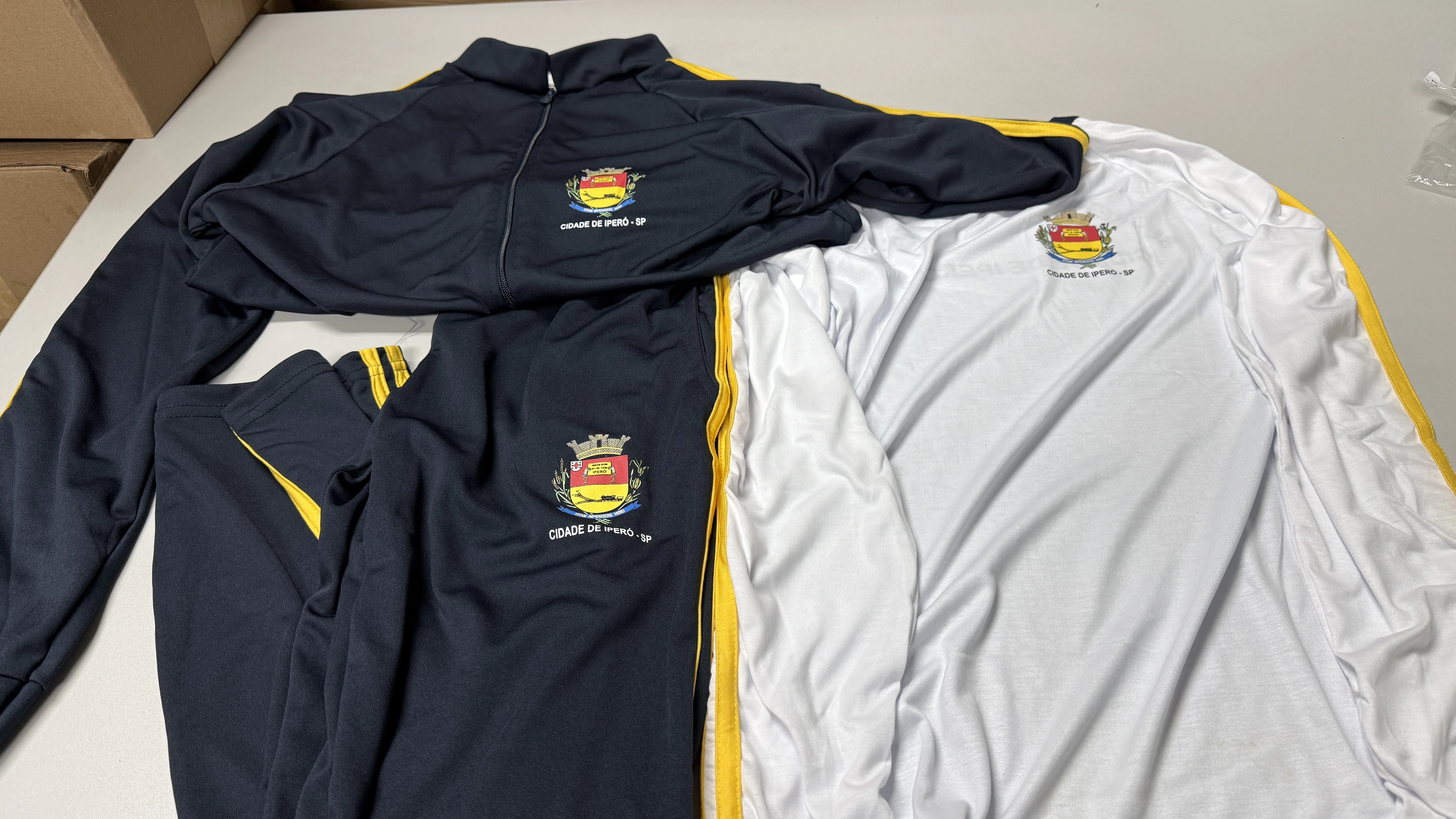 Prefeitura de Iperó beneficia mais de 7 mil alunos da rede municipal com a entrega de kits de uniformes de inverno a partir da próxima quinta-feira (25)