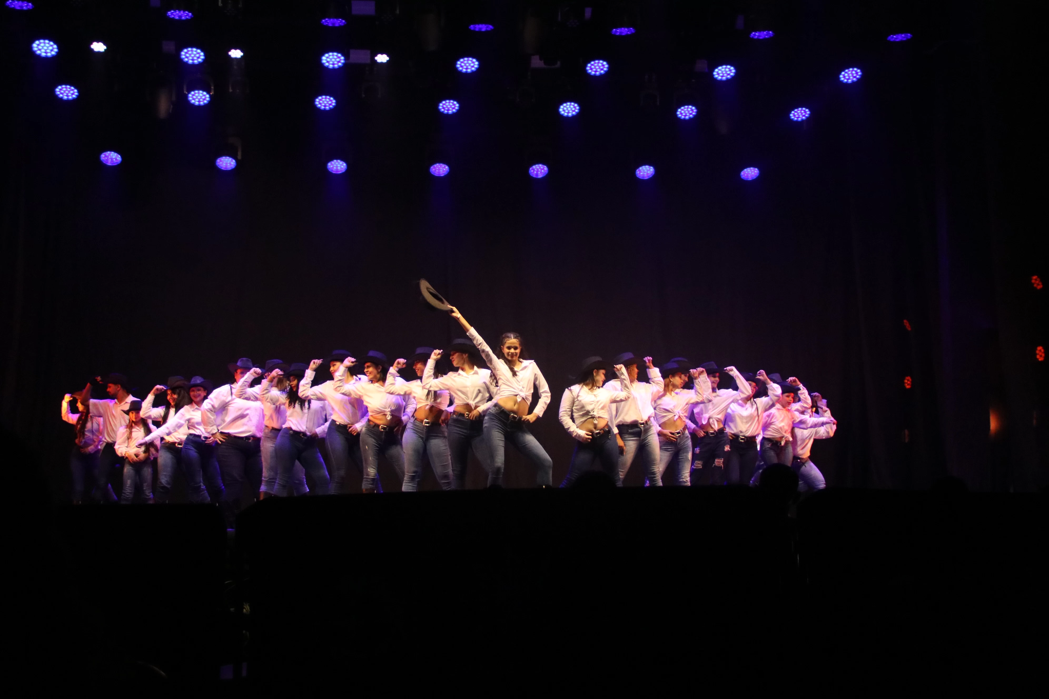 Companhia de Dança de Iperó sobe ao pódio em diversas categorias no Festival "Todas as Danças", em São Sebastião