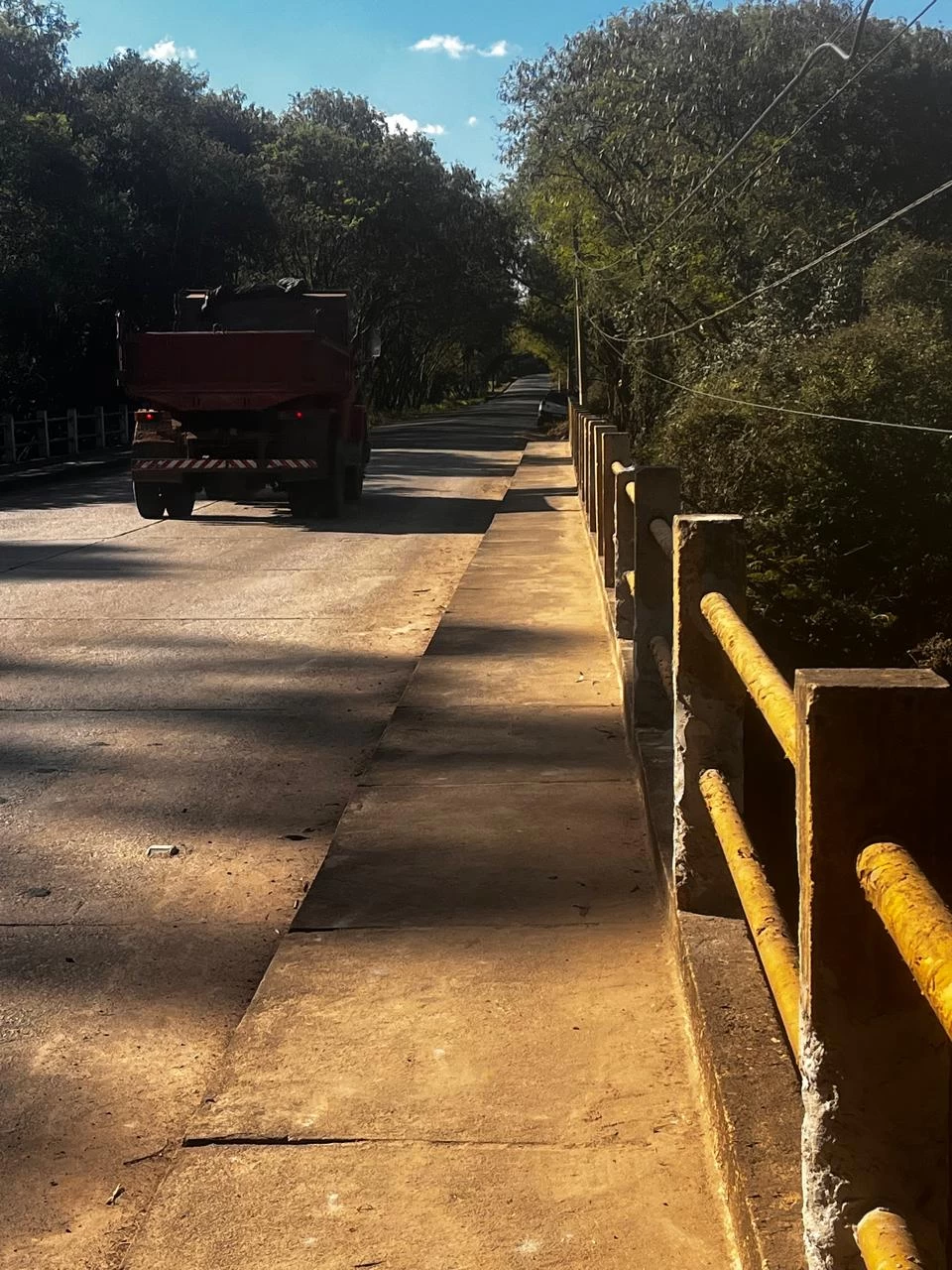 Prefeitura de Iperó inicia obra emergencial de escoramento da ponte sobre Rio Sarapuí