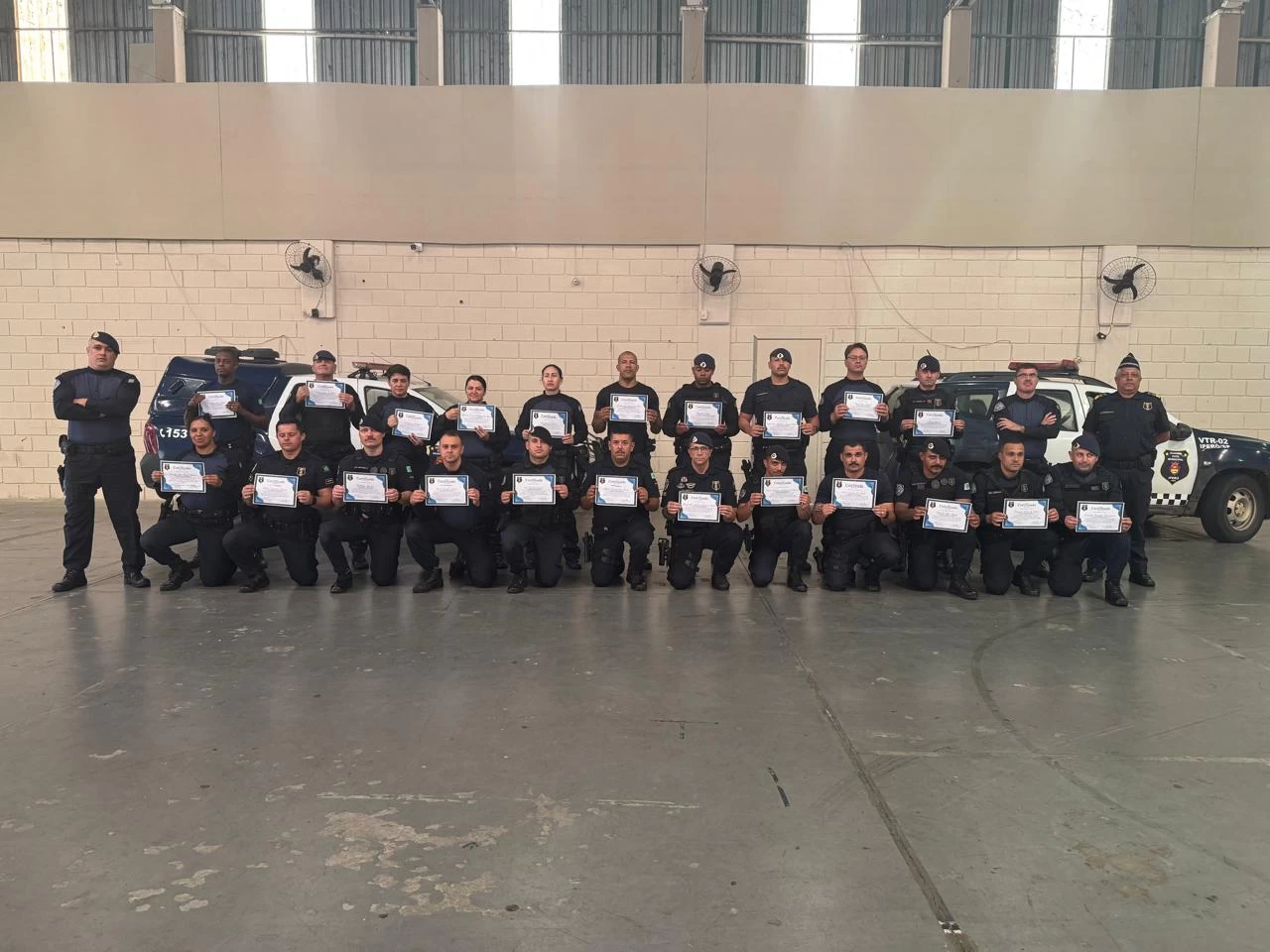 Agentes da GCM de Iperó recebem diploma após concluírem  curso  especializado  de  aprimoramento  de técnicas de abordagem