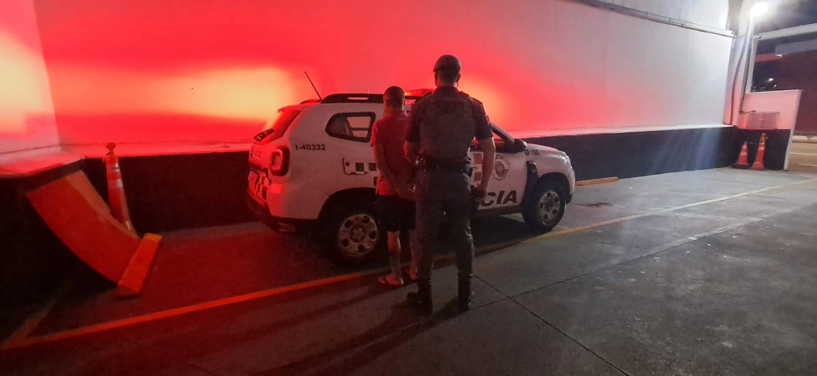 Homem procurado por dívida de pensão alimentícia se entrega à Polícia Militar em Iperó