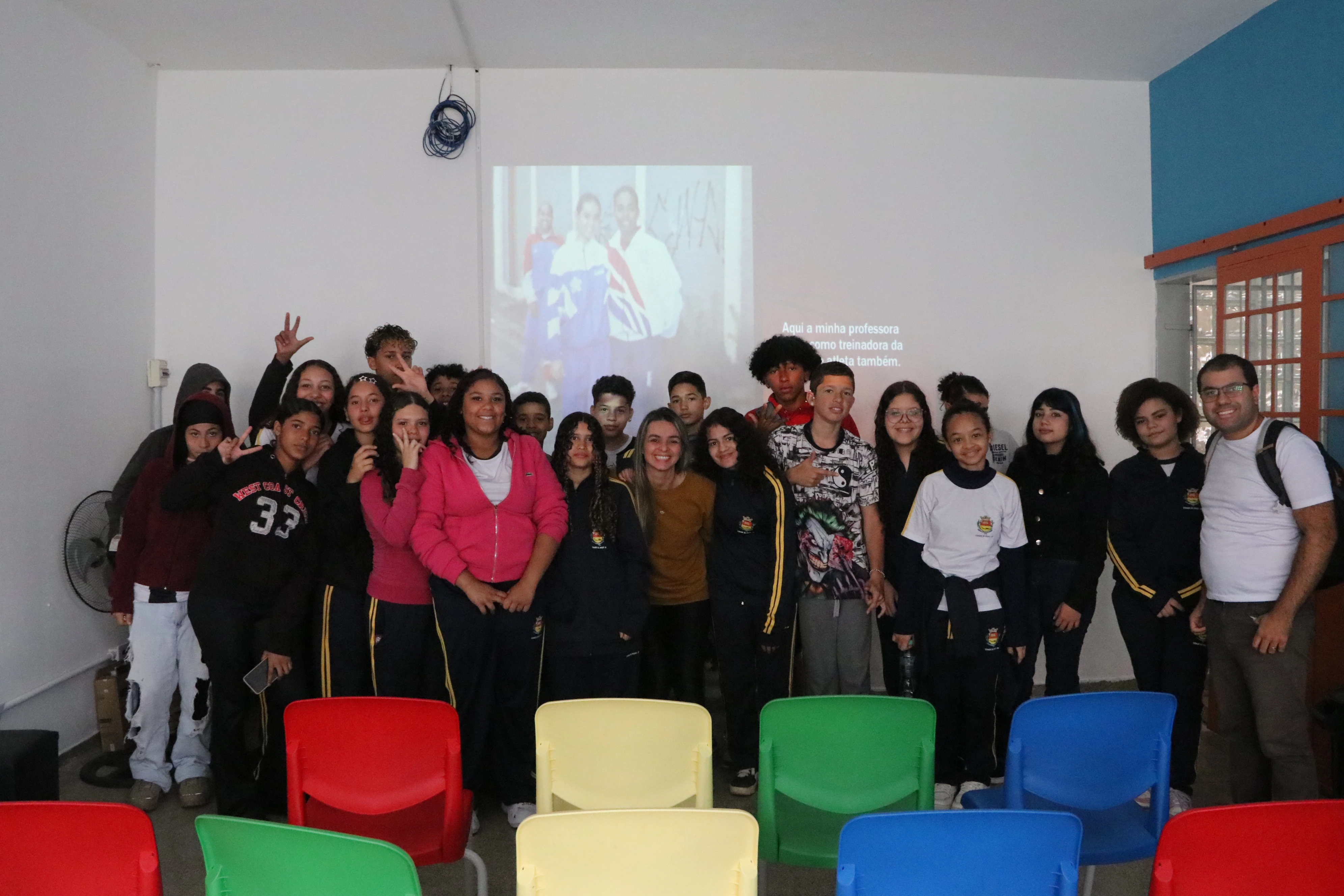 Alunos da Escola Municipal Francisco Adolfo Varnhagem participam de palestra com ex-atleta da Seleção Brasileira de Handebol