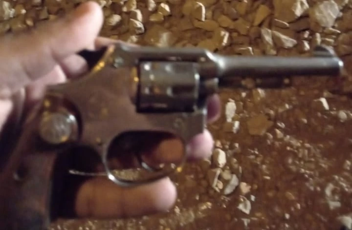 Homem é detido por porte ilegal de arma