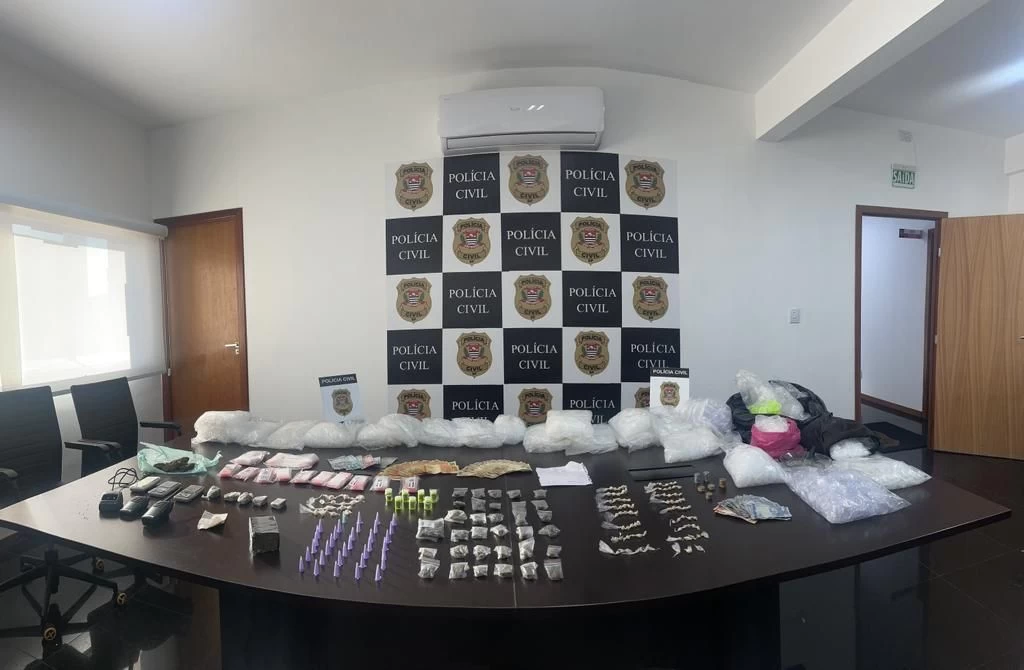Operação “Lófos” apreendeu duas pessoas com drogas no morro do Sabiá