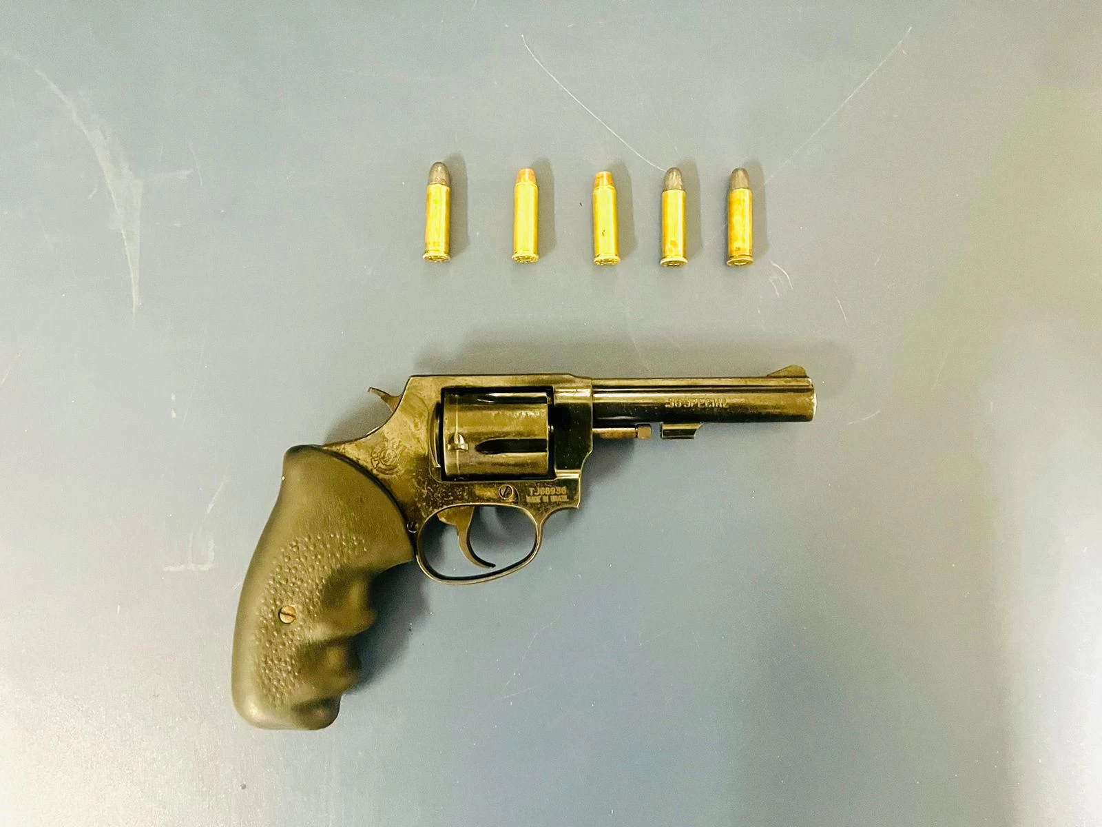 Homem é detido com arma de fogo furtada