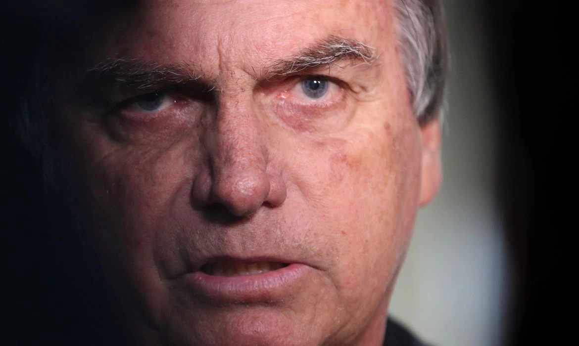 Bolsonaro presta depoimento nesta tarde na Polícia Federal