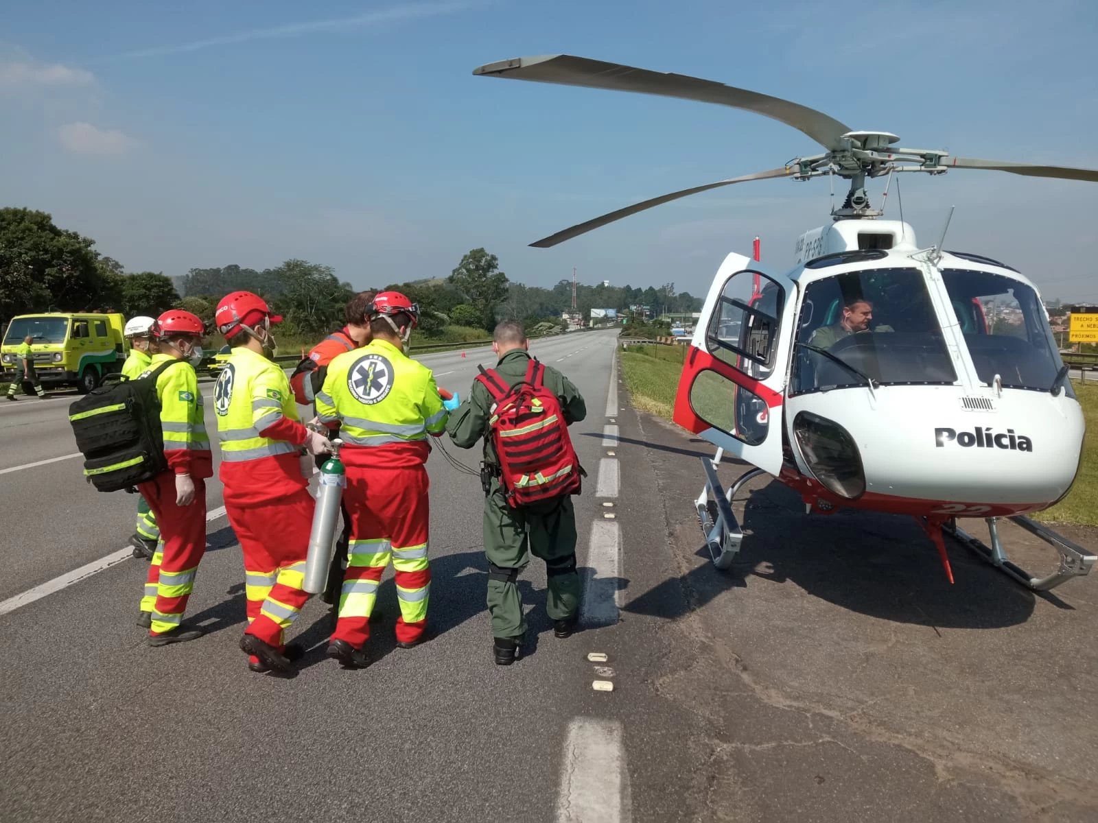 PM auxilia mulher durante parto na rodovia dos Imigrantes