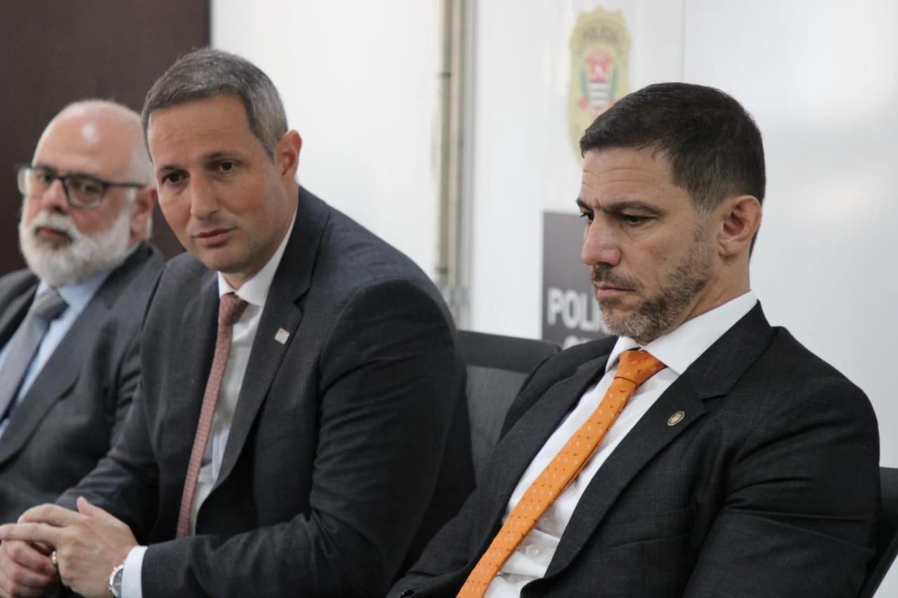 Em visita ao DPPC, SSP reforça valorização policial e parabeniza agentes no combate ao crime