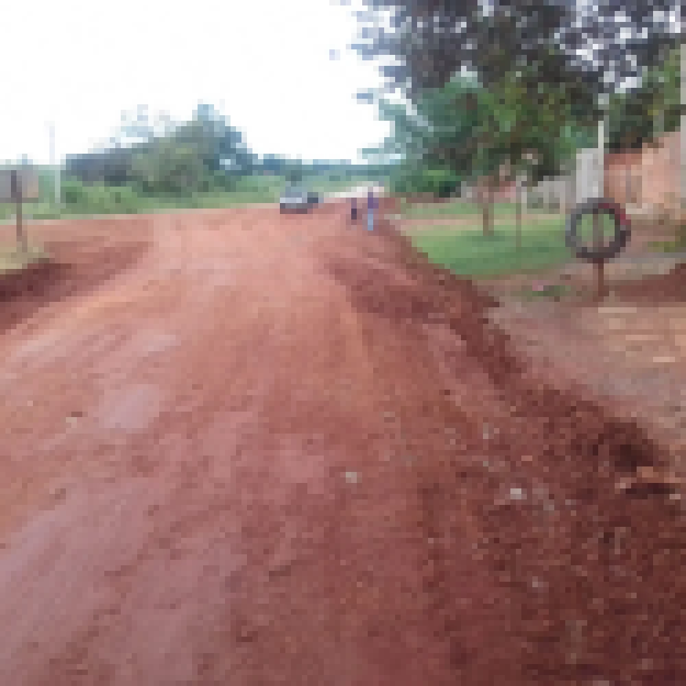 Prefeitura de Iperó realiza manutenção em estrada rural no bairro Alvorada