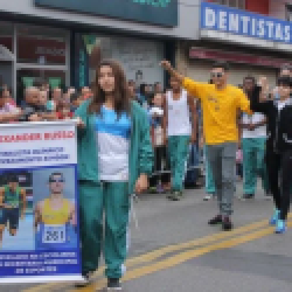 Boituva realiza desfile para celebrar seus 79 anos