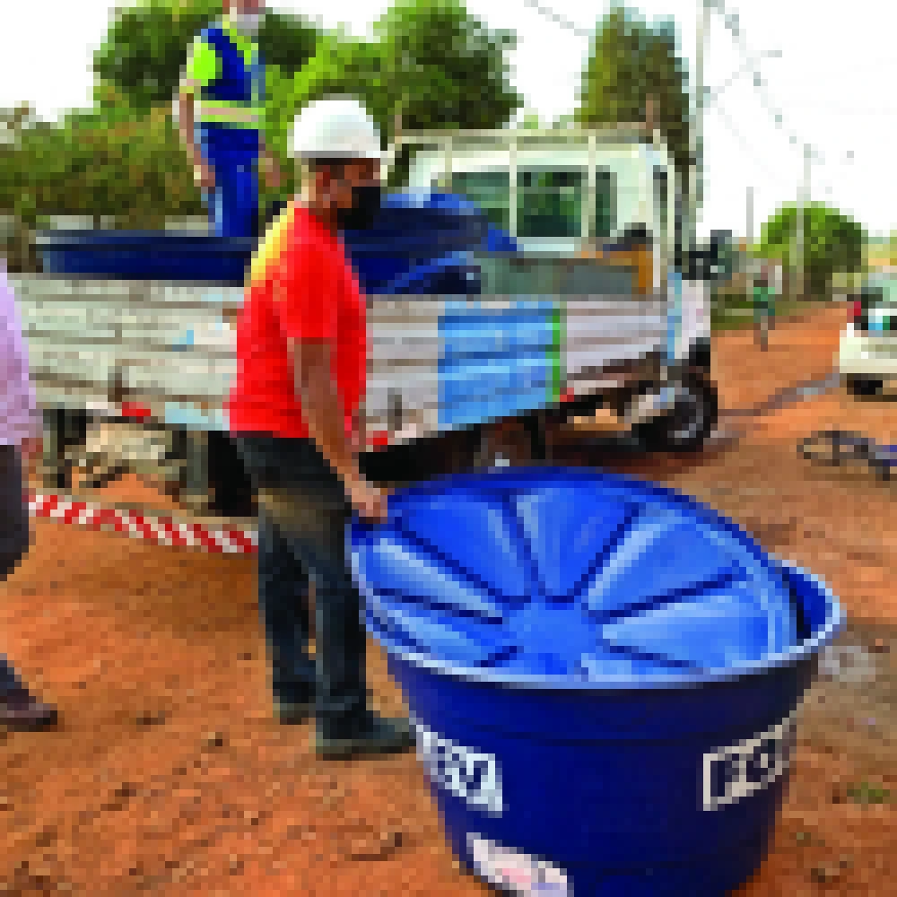 Parceria entre Sabesp e Prefeitura distribui 100 caixas d’água em George Oetterer e Campos Vileta
