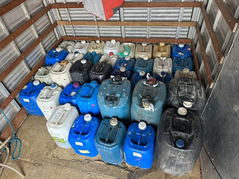 Polícia prende homem e encontra fábrica de “gasolina caseira”