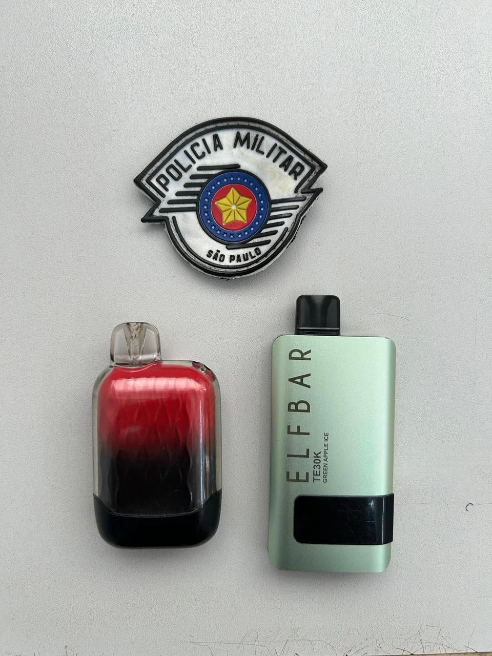 Cigarros eletrônicos são apreendidos com estudante em frente à escola em Iperó