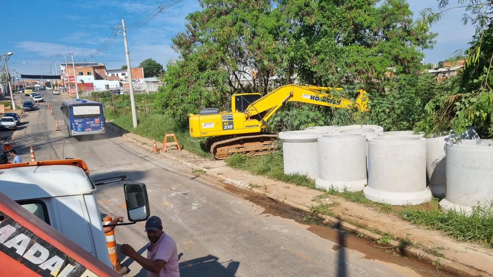 Obras de reparo interdita totalmente a entrada do bairro de George Oetterer