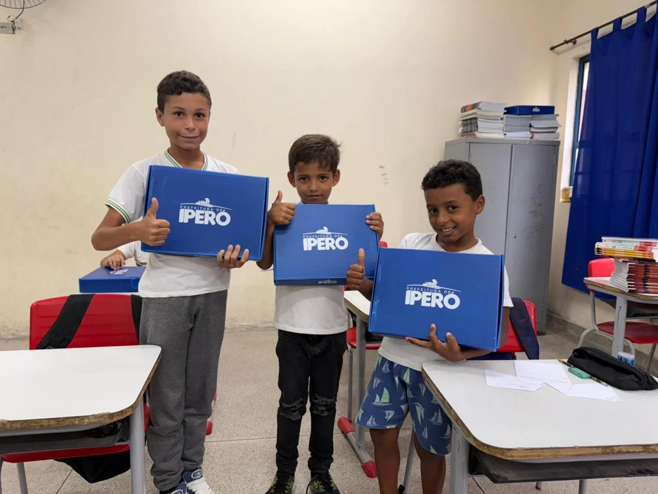 Prefeitura de Iperó realiza a entrega dos kits escolares para os cerca de 7 mil alunos da rede municipal no primeiro dia do ano letivo