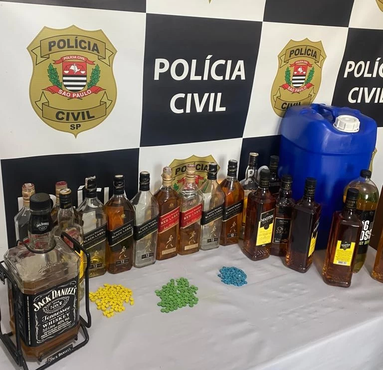 Polícia Civil prende trio que vendia bebidas alcoólicas falsificadas na orla da praia de Itanhaém