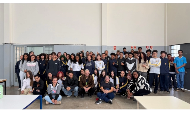 Alunos da E.M. "Dona Gláucia" participam de palestra com foco no projeto "Vida Rumo à Universidade" nesta quinta-feira (20)