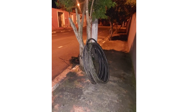 PM prende trio por furto de fios que deixou três quarteirões sem telefonia em Iperó