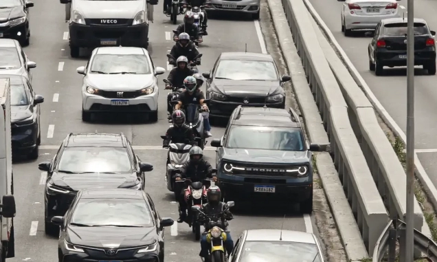 Justiça manda prefeitura de São Paulo liberar Uber Moto