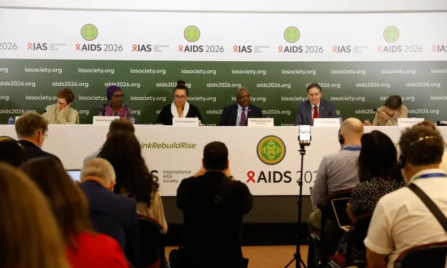 Infecções e mortes por HIV caem, mas falta de recursos ameaça avanços