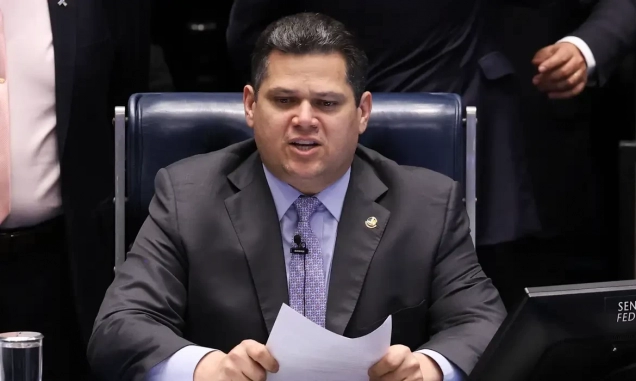 Alcolumbre cancela calendário para sabatina de Jorge Messias ao STF