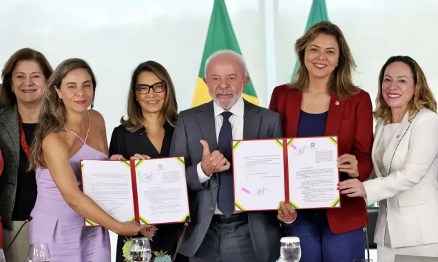Lula sanciona leis para fortalecer combate à violência contra mulheres