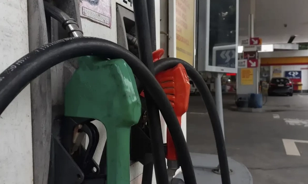 Gasolina com 32% de etanol deve ser R$ 0,03 mais barata, diz ministro