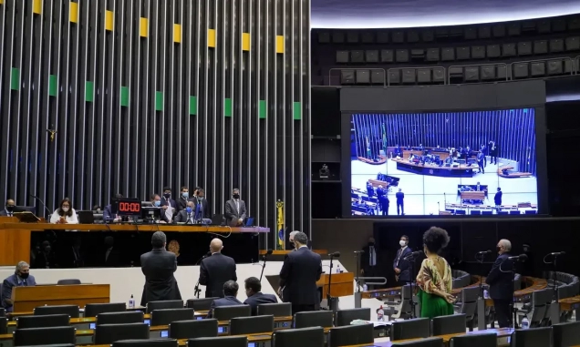 Dino intima partidos a explicar controle de emendas parlamentares