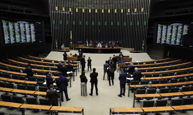 Minirreforma eleitoral limita e parcela multa a partidos políticos