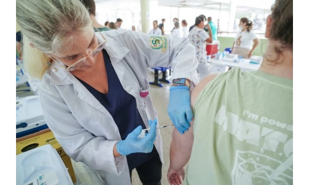 São Paulo inicia vacinação contra a dengue e Instituto Butantan anuncia investimento de R$ 1,8 bilhão em novas fábricas e modernização