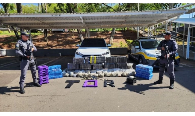 Trio é preso com submetralhadora e quase 400 kg de drogas no interior de SP