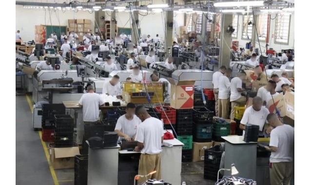 Governo de SP faz parceria para empregar reeducandos na produção de calçados de segurança