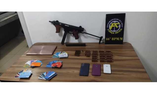 Homem é preso com submetralhadora e mais de 90 cartões bancários na zona sul de SP