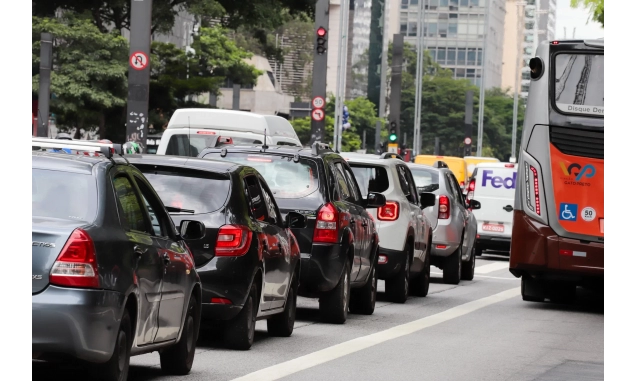 Licenciamento de veículos pode ser feito pelos canais digitais do Poupatempo; saiba como realizar o serviço