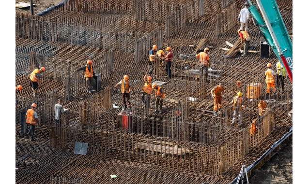 SP acumula mais de 173 mil vagas na área da construção civil este ano; veja como se inscrever