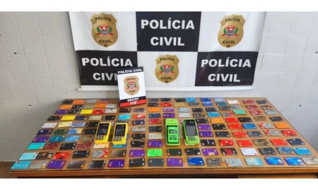 Golpe da maquininha: homem é preso com 251 cartões bancários em SP