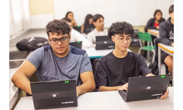 Bolsa de estágio para estudantes do ensino médio tem 2.565 vagas em São Paulo; confira o valor para cada curso
