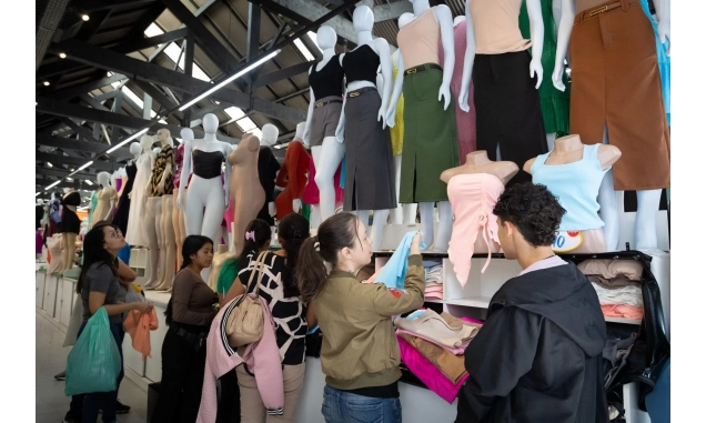 Veja cuidados ao cortar a etiqueta das roupas, segundo o Ipem-SP