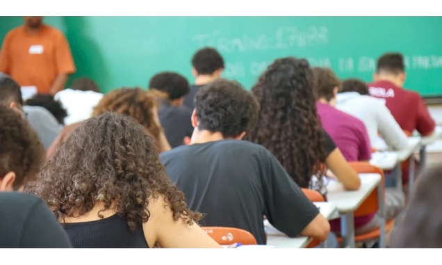 Vestibular 2027: Fuvest lança Guia de Carreiras para auxiliar candidatos na escolha da profissão