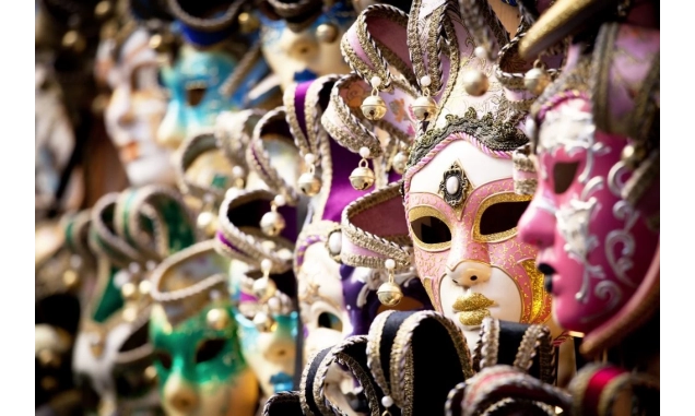 Ipem-SP orienta foliões sobre cuidados na compra de produtos típicos do Carnaval