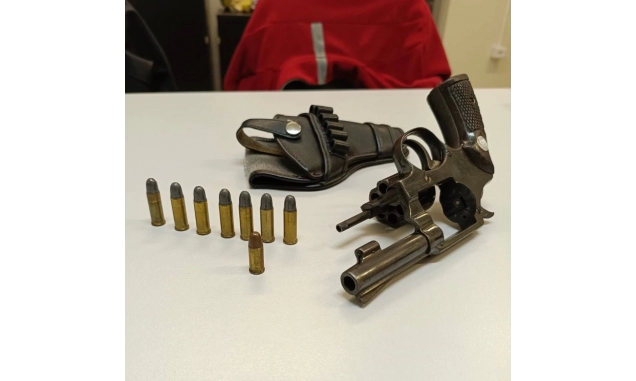 Polícia Civil de Mairinque prende homem com arma de fogo durante investigação de violência doméstica