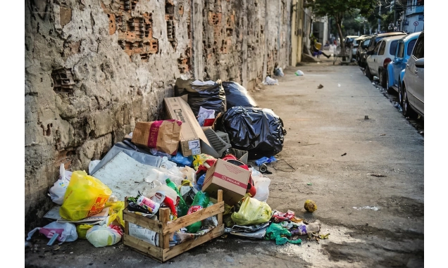 Prefeitura de Iperó alerta à população quanto ao descarte irregular de lixo nas calçadas, espaços e vias públicas e intensifica fiscalização