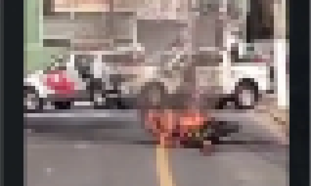 Homem atea fogo em moto na Avenida Paulo Antunes Moreira