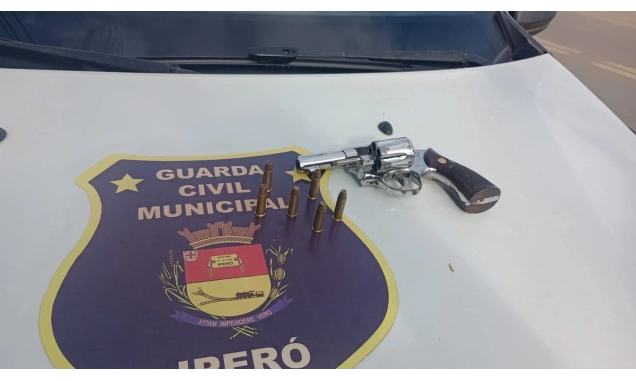 Homem é detido com arma de fogo após ameaça em frente à escola em George Oetterer