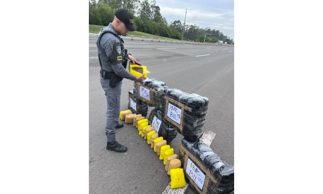 Caminhoneiro é preso com R$ 4,3 milhões em skunk na Rodovia Castello Branco