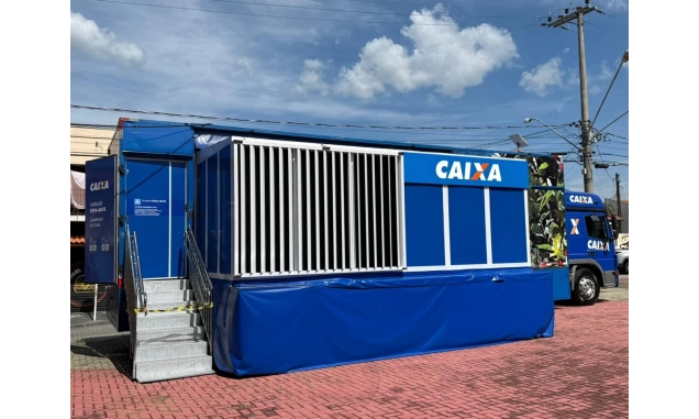 Caminhão Caixa reforça atendimento a beneficiários de programas sociais em Iperó