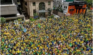 Campanha de Flávio Bolsonaro realiza manifestação na Paulista