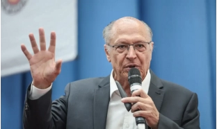 Alckmin diz que Milei presta desserviço à Argentina