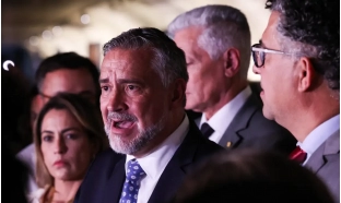 Base do governo pede indiciamento de Bolsonaro na CPMI do INSS