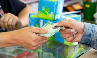 Beneficiárias recebem mensagens sobre retirada de absorventes no SUS